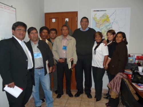 Dirigentes de Huarochirí con el Secretario General Regional, Andrés Tello.